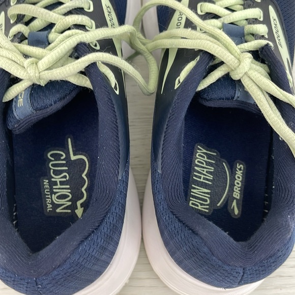 Brooks Range Running Shoes-Women - Picture 6 of 11